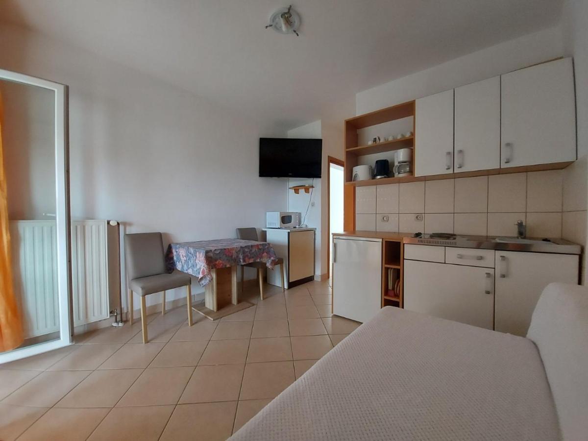 Apartment Pezic 克尔克 外观 照片